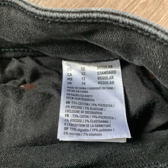 American Eagle Hi-Rise Cropped Flare Button Fly Distressed Hem Size 12 Regular - Picture 5 of 10